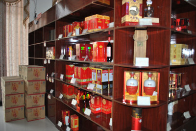 廣源酒業(yè)-廣西浦北縣食品提供廣源酒業(yè)的相關(guān)介紹、產(chǎn)品、服務(wù)、圖片、價格生豬屠宰,生豬繁育養(yǎng)殖,酒類批發(fā)零售,餐飲旅業(yè)、欽州市農(nóng)業(yè)產(chǎn)業(yè)化重點(diǎn)龍頭企業(yè)、廣西食品行業(yè)十強(qiáng)企業(yè)、廣西食品行業(yè)節(jié)能減排先進(jìn)企業(yè)、